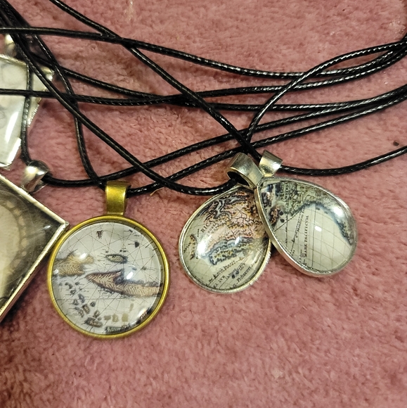 Story in a Locket - Picture 7 of 10